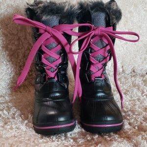 Brand new snow boots